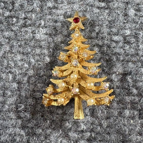 MYLU Jewelry - VTG MCM MYLU‎ Christmas Tree Brooch Gold Tone Rhinestone Pearl 2" Holiday Pin